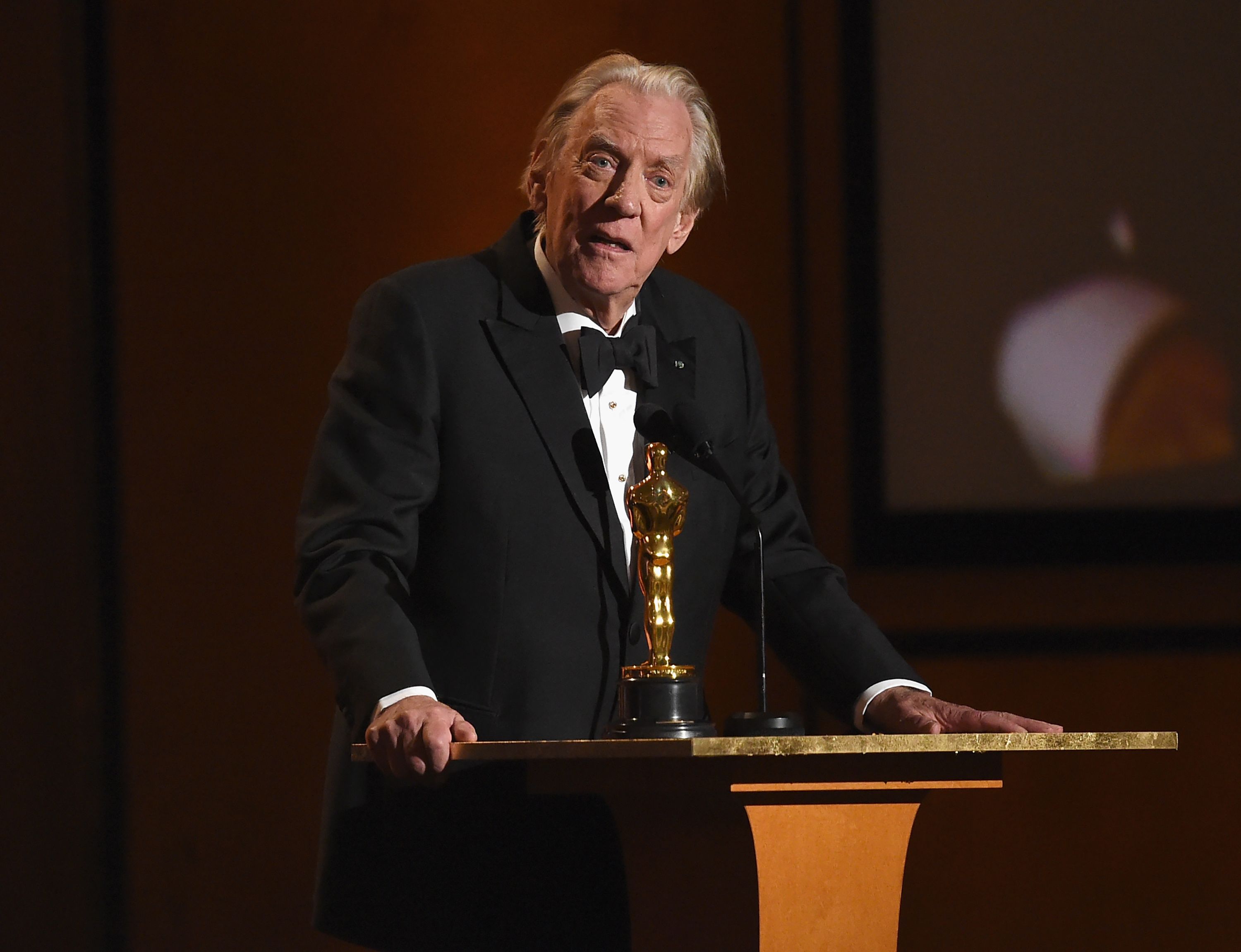 Sutherland receives an honorary Academy Award in 2017.