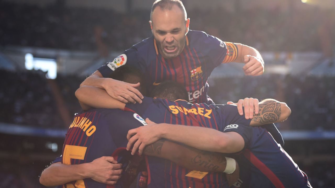 MADRID, SPAIN - DECEMBER 23: Andres Iniesta of FC Barcelona celebrates with Luis Suarez after Suarez scored their 1st goal during the La Liga match between Real Madrid and Barcelona at Estadio Santiago Bernabeu on December 23, 2017 in Madrid, Spain. (Photo by Denis Doyle/Getty Images)