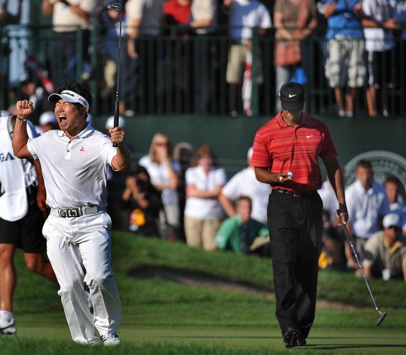 Y.E. Yang of South Korea after sinking his putt to win August 16 ,2009 at the 91st PGA Championship at the Hazeltine National Golf Club in Chaska, Minnesota. At right is Tiger Woods of the US . AFP PHOTO / ROBYN BECK (Photo credit should read ROBYN BECK/AFP via Getty Images)