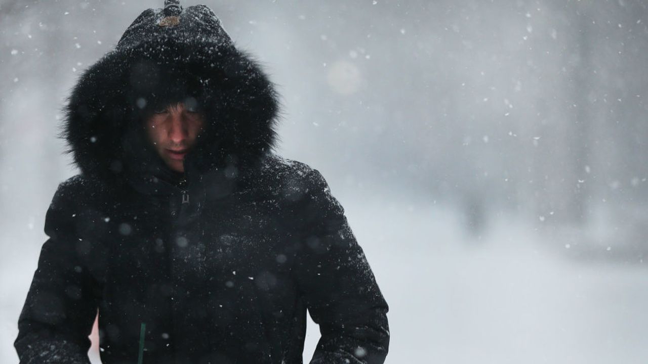 BOSTON, MA - JANUARY 04: A man walks through the streets of Boston as the snow begins to fall from a massive winter storm on January 4, 2018 in Boston, Massachusetts. Schools and businesses throughout the Boston area are closed as the city is expecting over a foot of snow and blizzard like conditions throughout the day. (Photo by Spencer Platt/Getty Images)