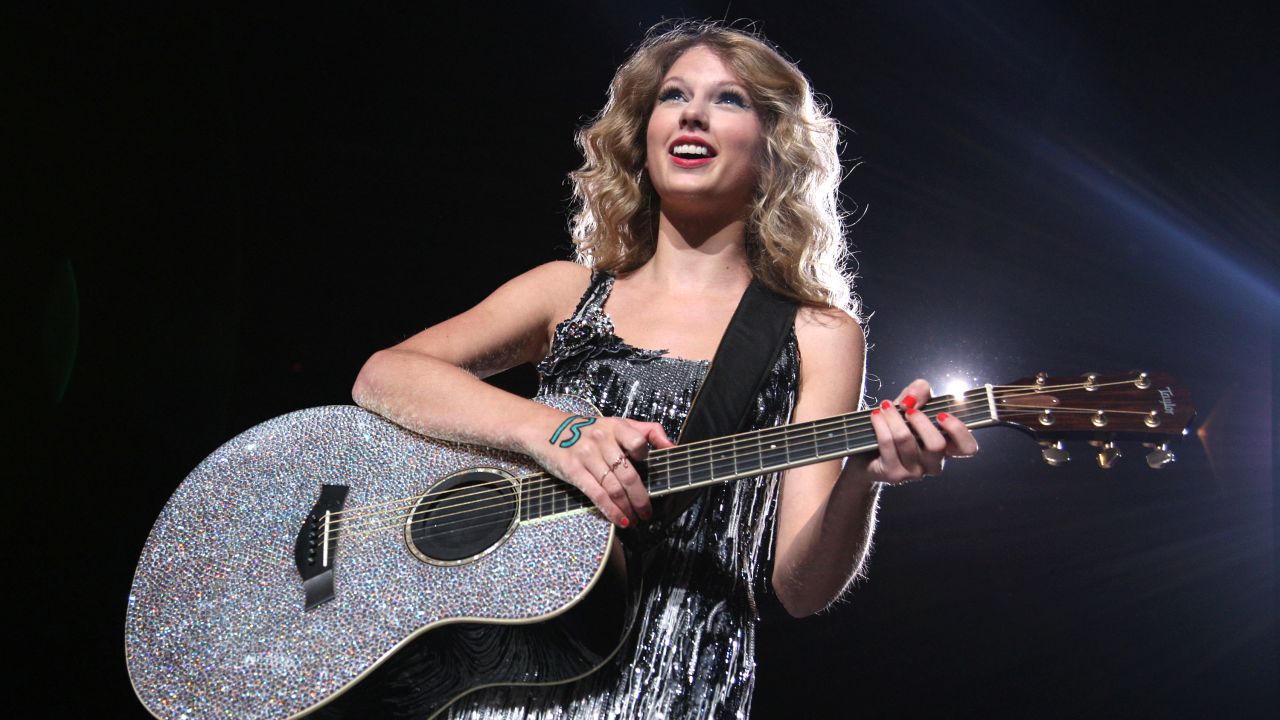 Taylor Swift performs during the Fearless Tour at Madison Square Garden on August 27, 2009 in New York City.