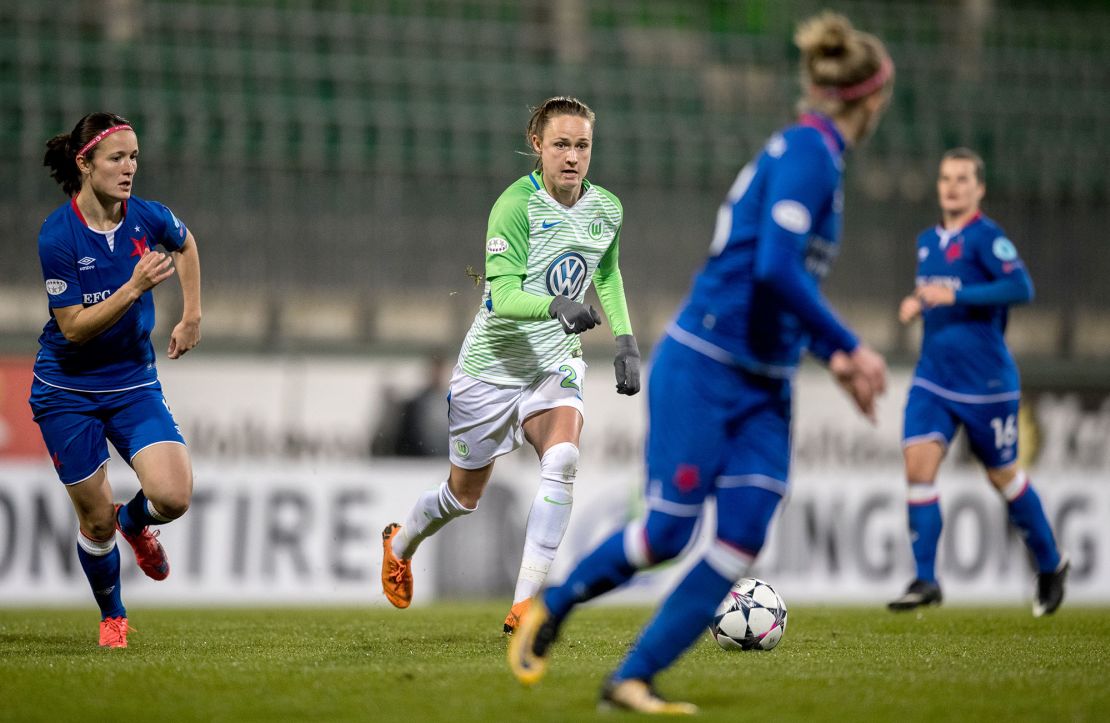 Caroline Graham Hansen playing for VfL Wolfsburg in March 2018.