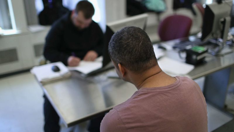 Qué documentos necesitan tener los inmigrantes en EE.UU. ante posibles interacciones con autoridades