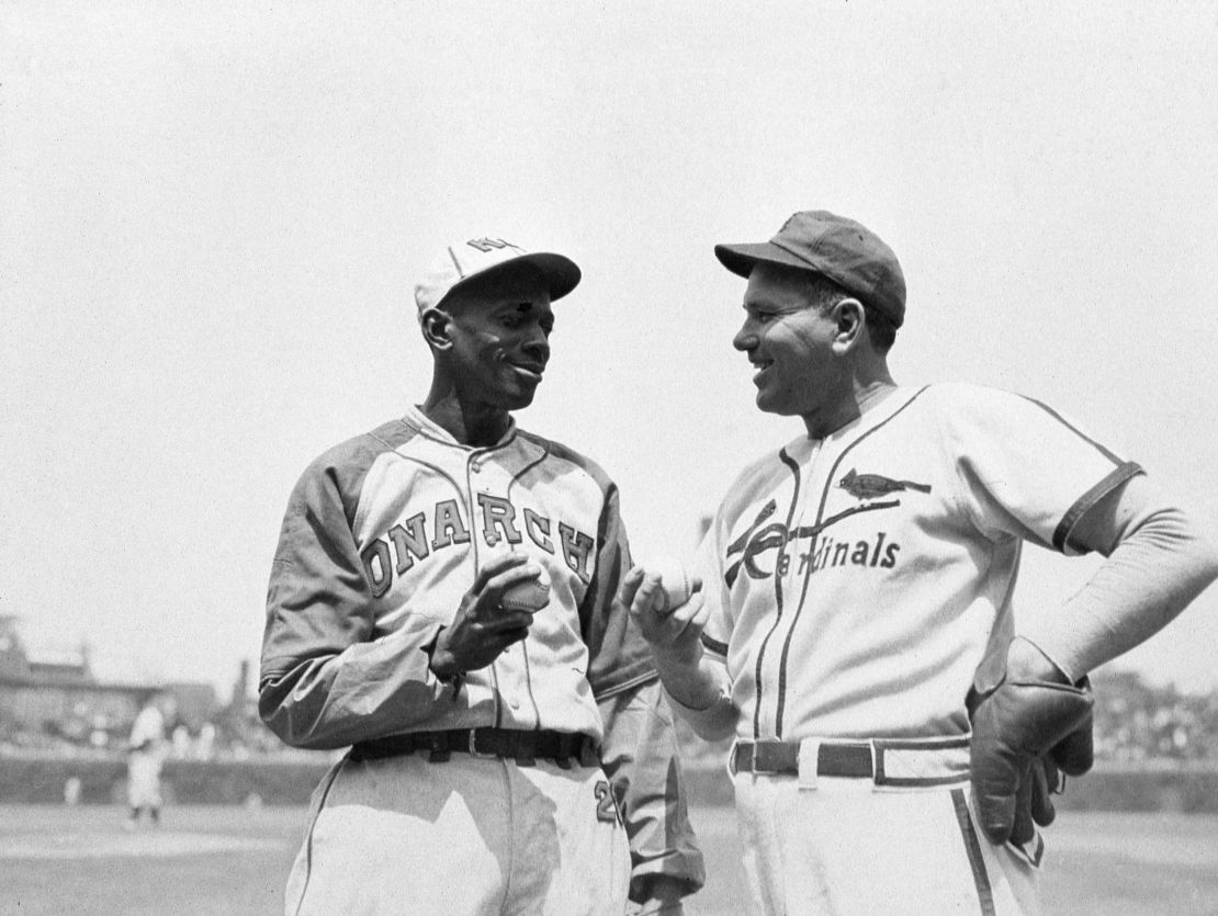 Satchel Paige (L) and Dizzy Dean at an exhibition game at Wrigley Field in Chicago, comparing grips in 1947.