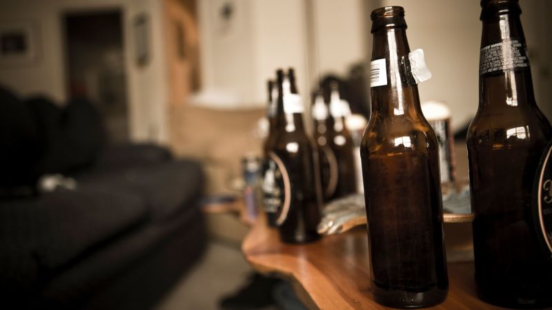 Прекомерната употреба на алкохол е довела до около 488 смъртни случая на ден по време на пандемията, според CDC