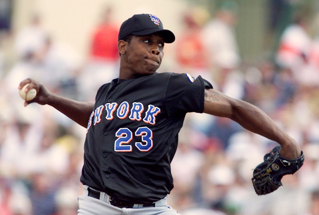 Mahomes Sr. pitches for the New York Mets in a spring training game against the St. Louis Cardinals in 2000.