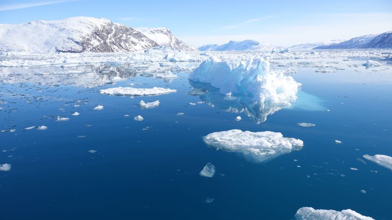 Нова компания доставя арктически лед от Гренландия за разхладителни напитки в Дубай