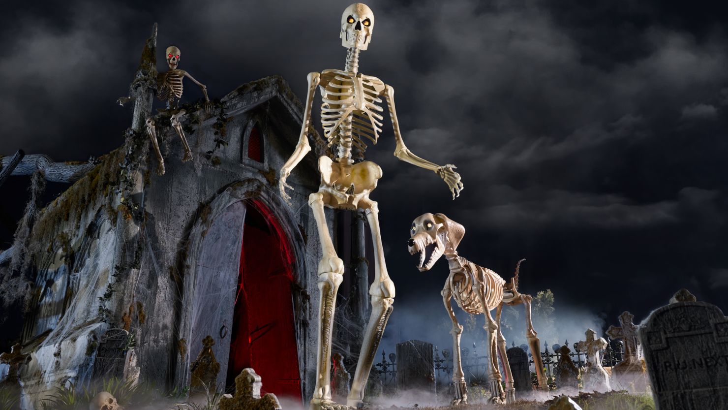 giant-halloween-decoration-cnnu.jpg