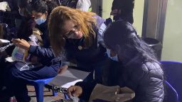 Autoridades de migración en Guatemala reciben a ciudadanos deportados desde EE.UU.