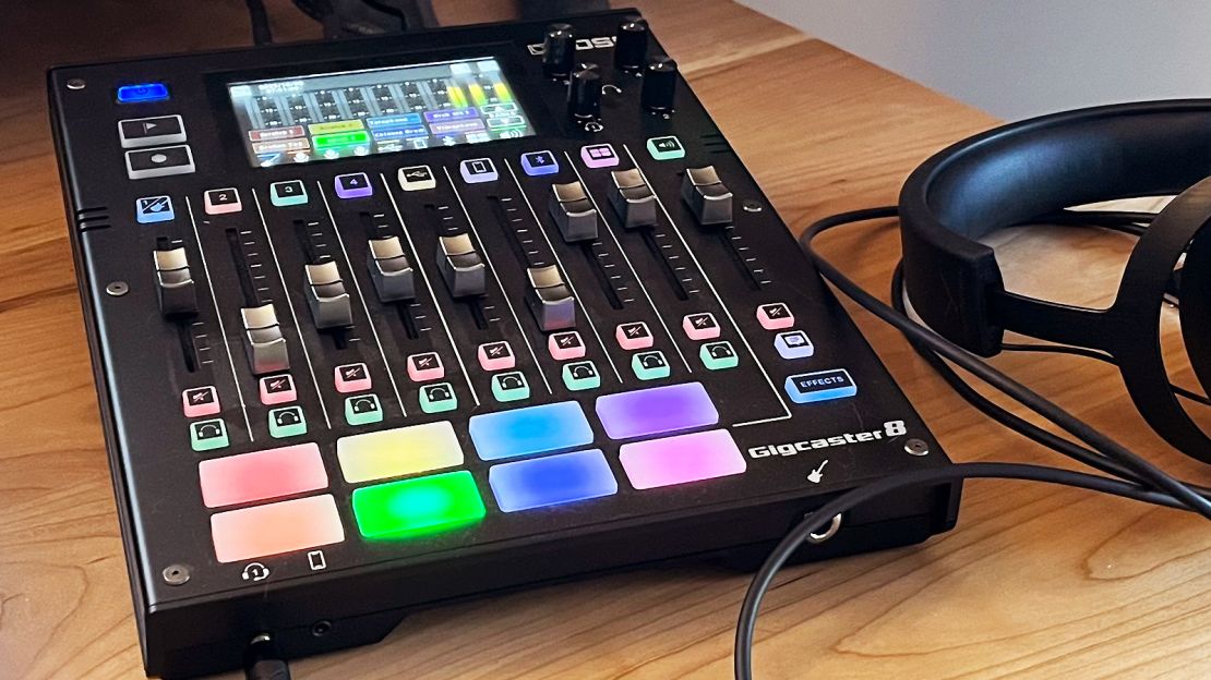 Gigcaster 8 beauty shot.jpg