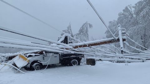 Over 510,000 residents in Maine and New Hampshire are experiencing power outages, according to PowerOutage.us, as a late season norâeaster dumps heavy snow and strong winds to the region.