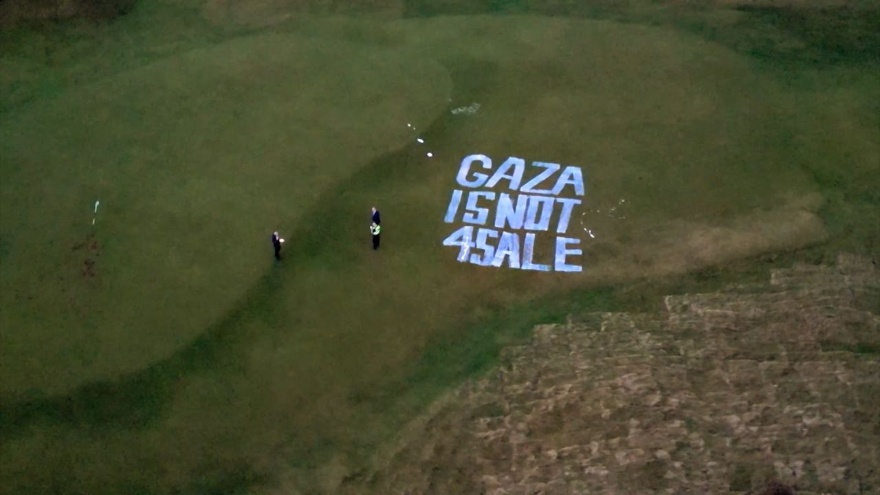GOLF Trump vandalizado.00_00_09_07.Still002.jpg