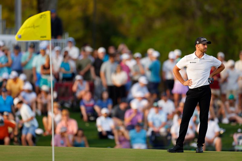 A strong response kept Clark within a stroke of Schauffele.