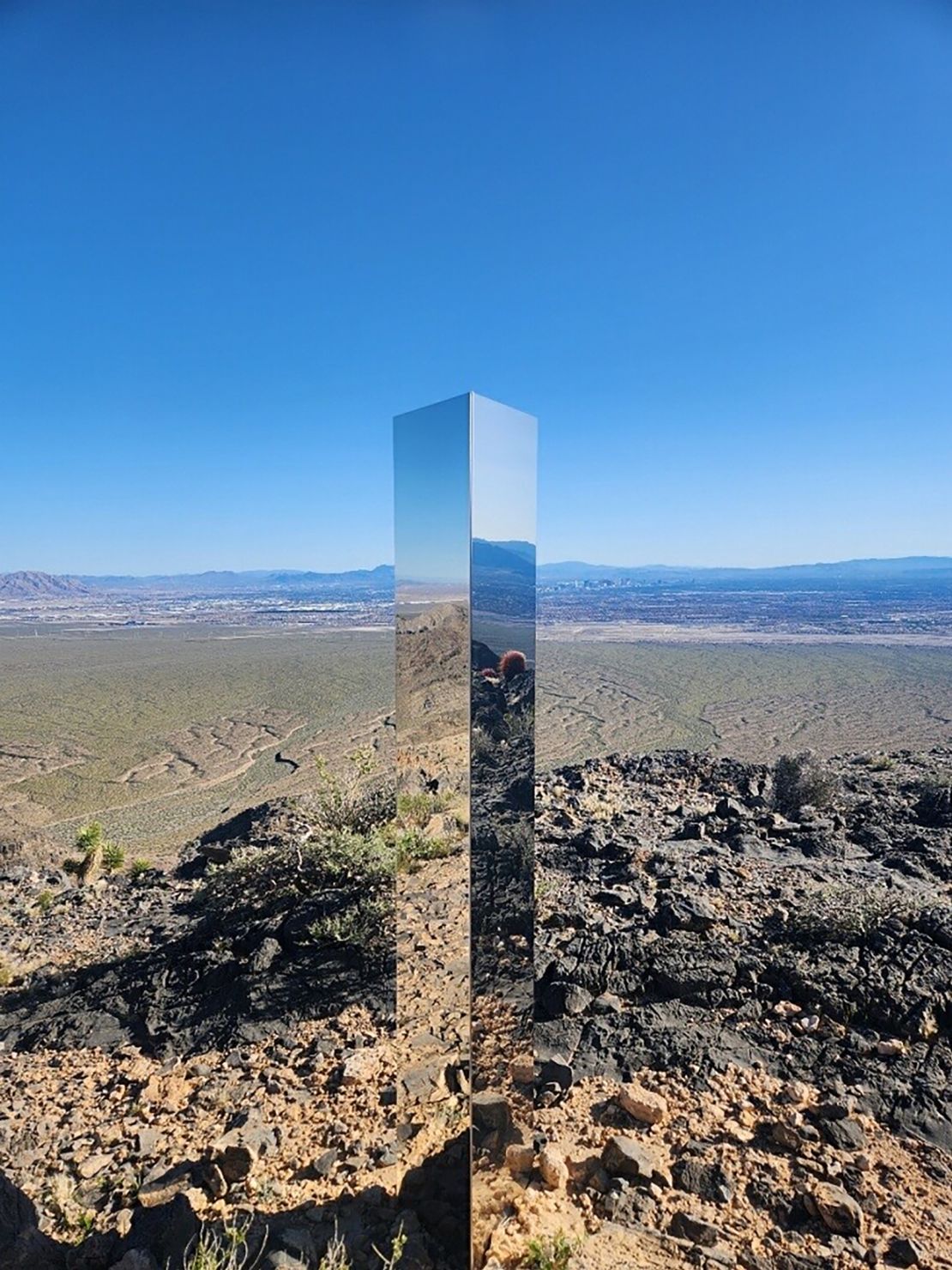 Las Vegas monolith: A ‘mysterious’ pillar appears on hiking trail in