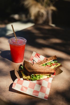 <strong>Snack time:</strong> The park has an outdoor coffee shop, The Trails, serving pastries, coffee drinks and light lunch fare on concrete picnic tables under shady trees.