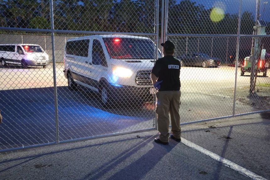 El primer grupo de detenidos llegó a 