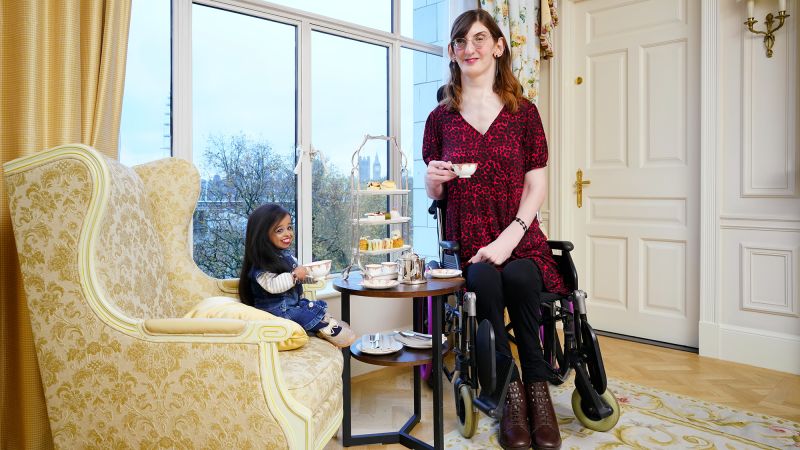 World’s tallest and shortest women meet for afternoon tea | CNN