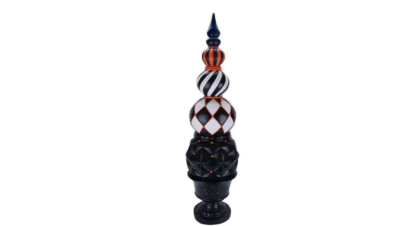 halloween-home-depot-topiary.jpg
