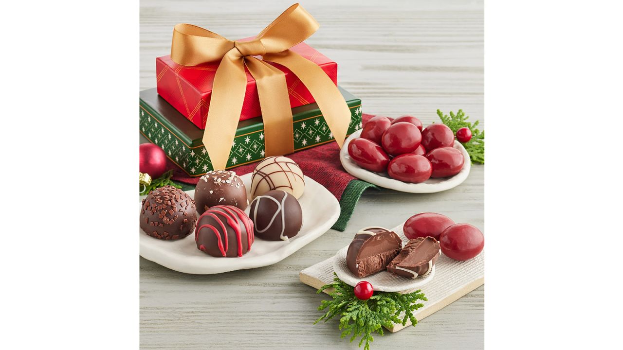 https://media.cnn.com/api/v1/images/stellar/prod/harry-david-holiday-sweets-mini-gift.jpg?c=16x9&q=h_720,w_1280,c_fill