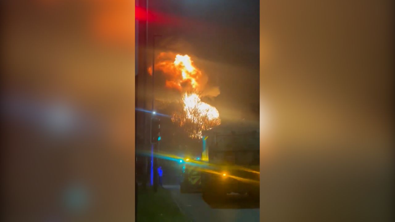 heathrow fire thumb.jpg