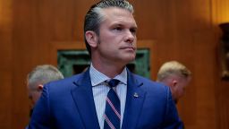 El secretario de Defensa de EE.UU., Pete Hegseth, llega a una audiencia ante el Comité de Asignaciones del Senado en el Edificio Dirksen de Oficinas del Senado el 11 de junio de 2025 en Washington.