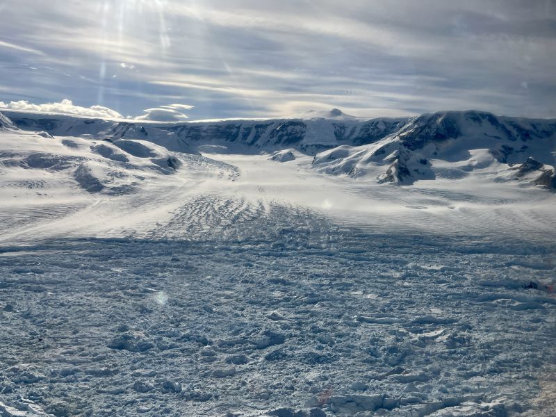 Antarctic Hektoria Glacier Retreats Nearly 50% in Two Months, Raising Sea Level Rise Concerns