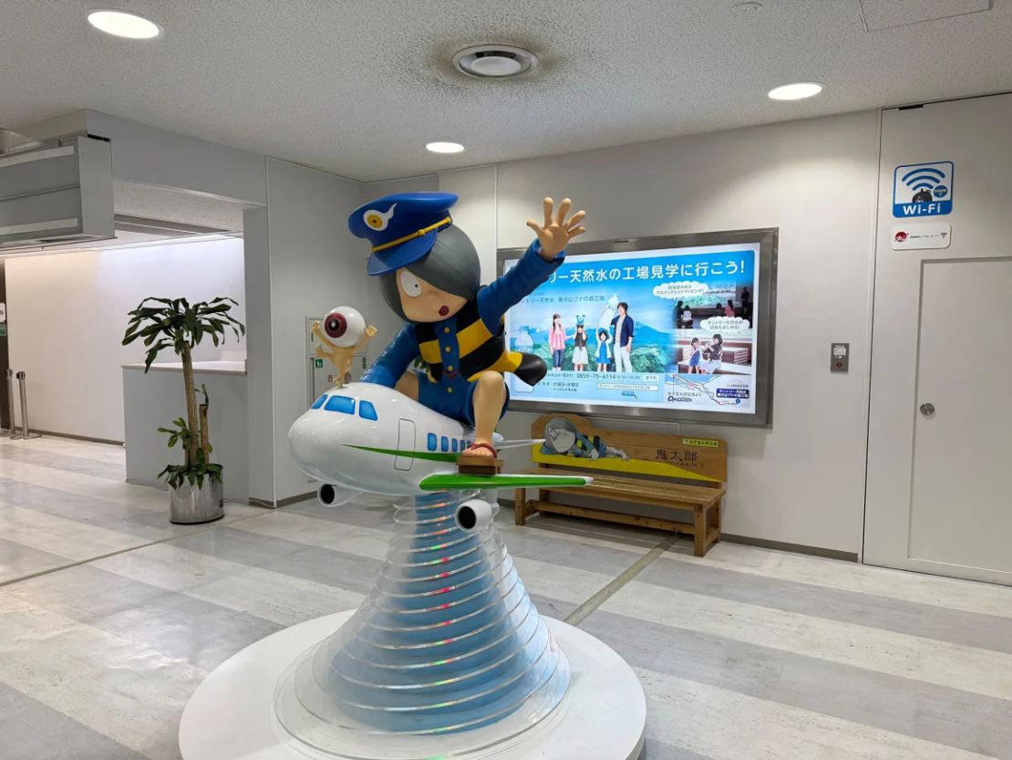 Otros aeropuertos en Japón tienen nombres inspirados en la cultura pop, como el Aeropuerto Yonago Kitaro, cuyo nombre proviene de un personaje de anime (en la imagen).