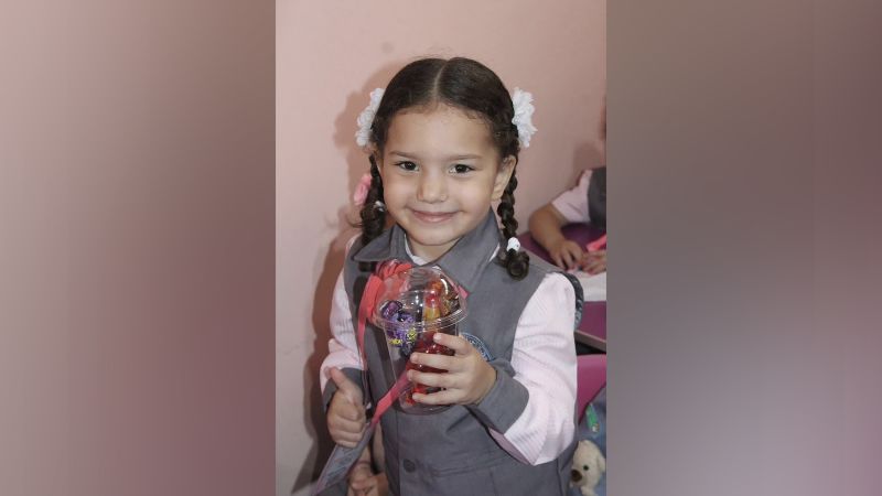 العثور على طفلة فلسطينية تبلغ من العمر خمس سنوات ميتة بعد أن حوصرت في سيارة تحت النيران الإسرائيلية