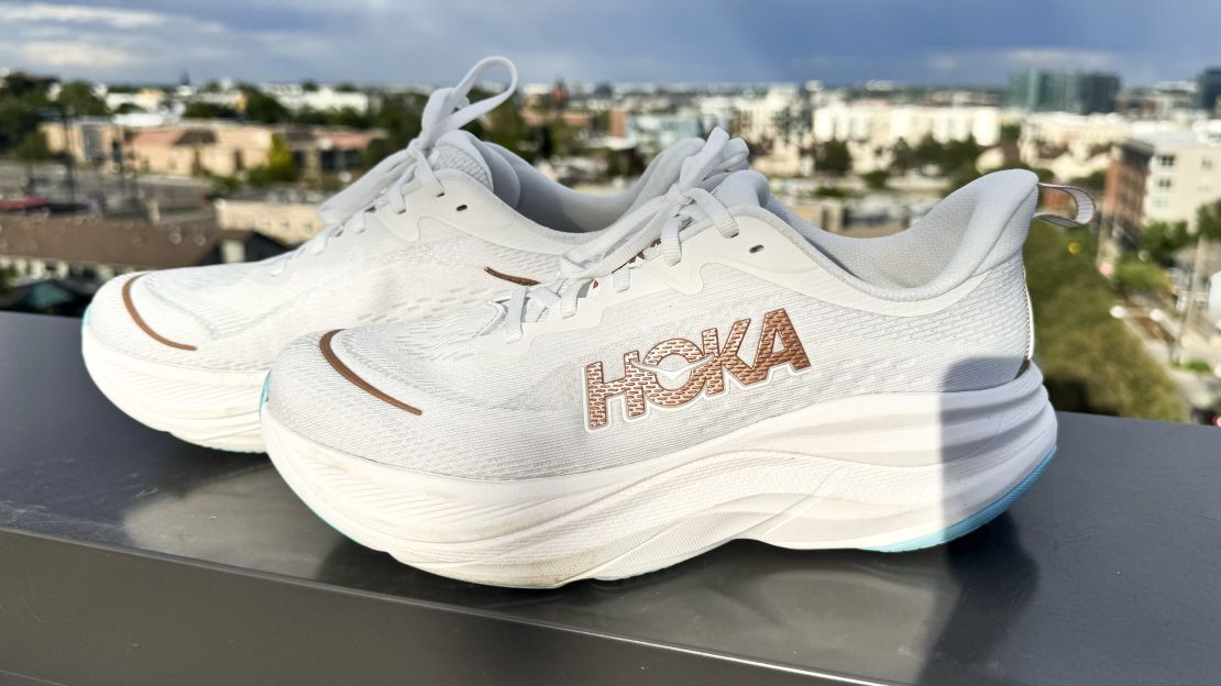 Hoka-Skyflow-CNNU-06.jpg