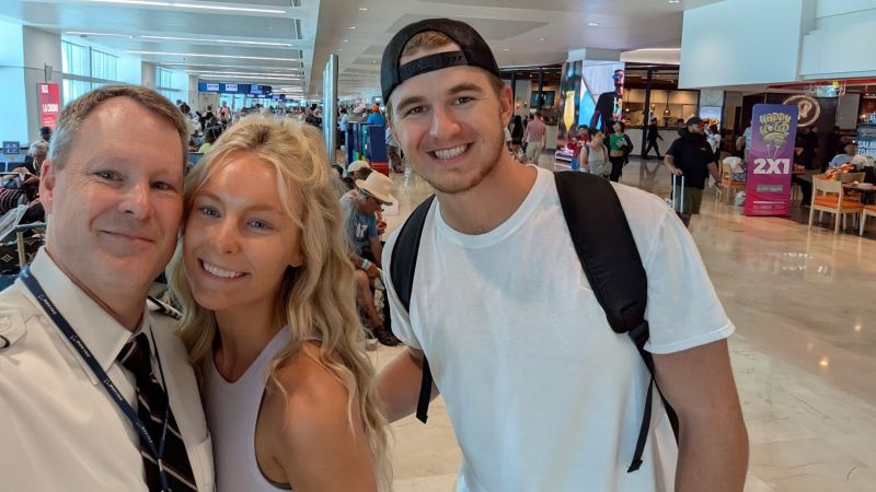 Her pilot father promised her a ride from the airport. Then he surprised her by flying the plane home Her pilot father promised her a ride from the airport. Then he surprised her by flying the plane home