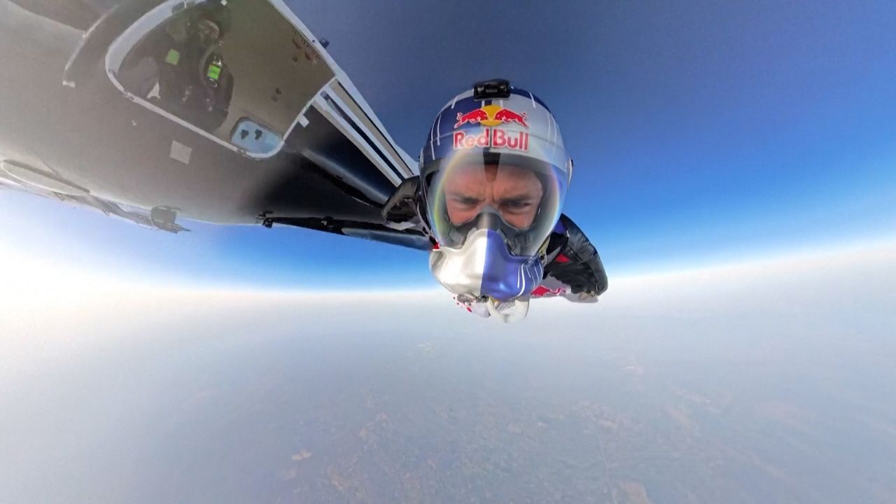 hor red bull.00_00_01_22.Still001.jpg