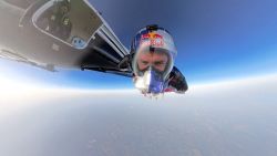 hor red bull.00_00_01_22.Still001.jpg