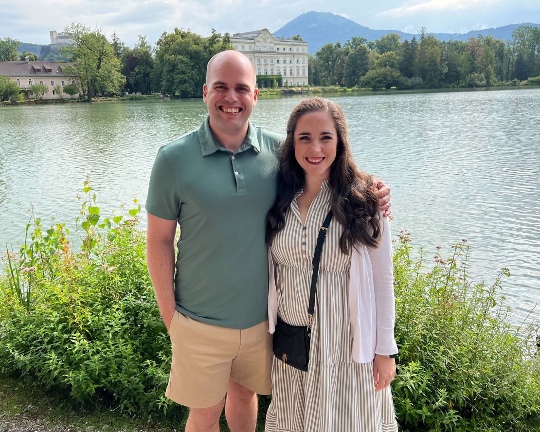 In Austria, Moss and her husband Dan visit Salzburg's Leopoldskron Castle, the palace where some exterior scenes were filmed for the 1965 film. 