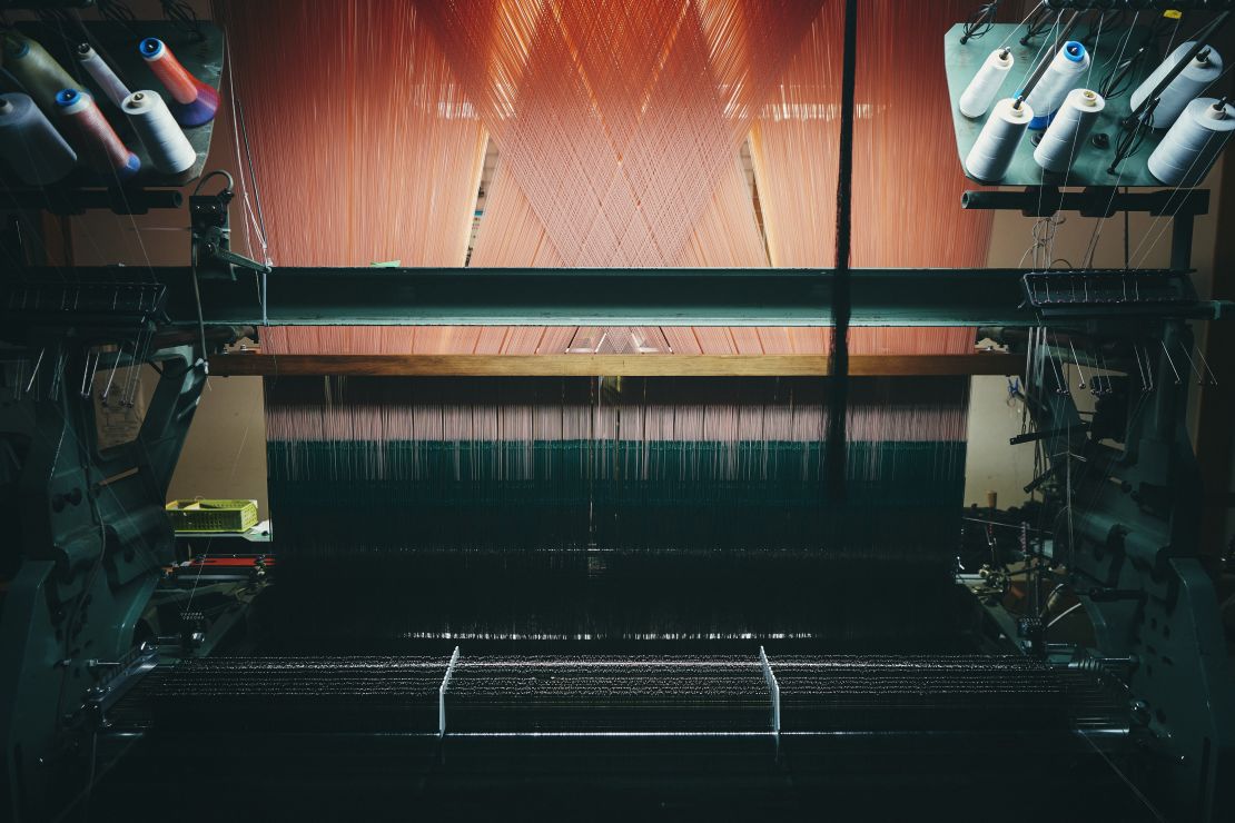 HOSOO developed a loom capable of weaving fabric 150 centimeters (58 inches) wide — nearly five times the typical size.