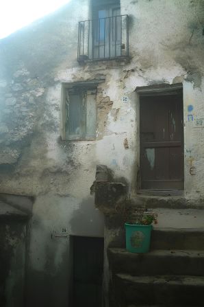 <strong>Badalato:</strong> This run-down 742-square-foot property in Badolato was in dire need of intervention. It cost $17,000 (€15,650).