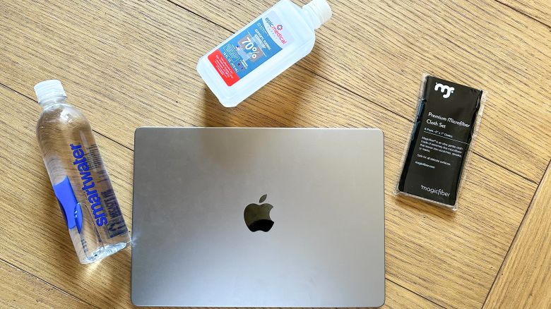 How-to-clean-laptop-screen-CNNU.jpg