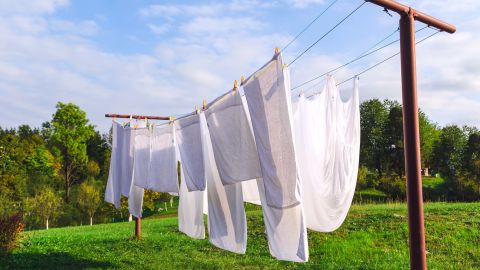 how to dry sustainably clothesline outside.jpg