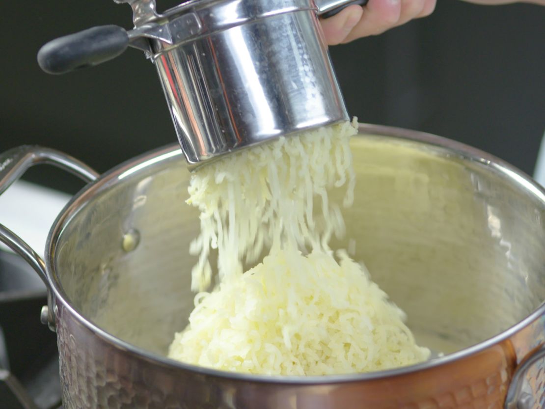 FN_How-Tos-Mashed-Potatoes_19_s4x3.jpg