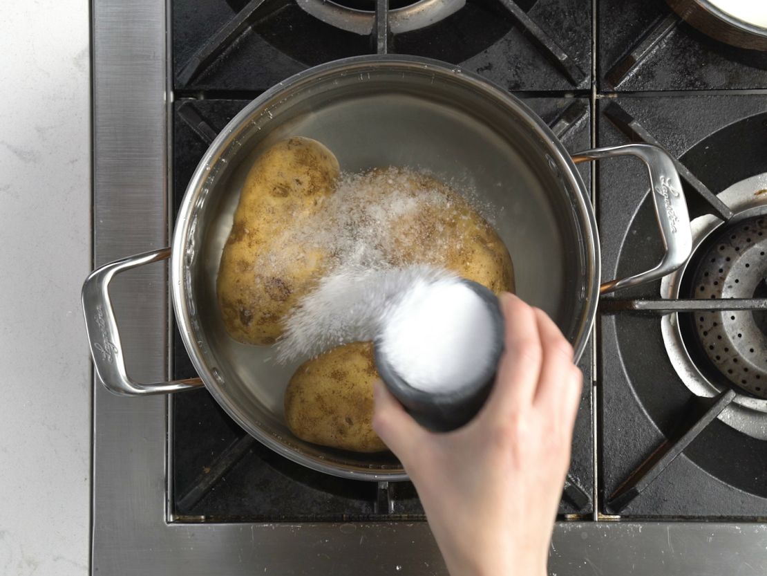 FN_How-Tos-Mashed-Potatoes_3_s4x3.jpg