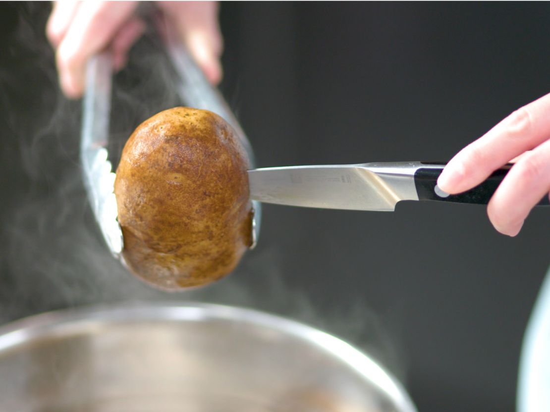 FN_How-Tos-Mashed-Potatoes_5_s4x3.jpg