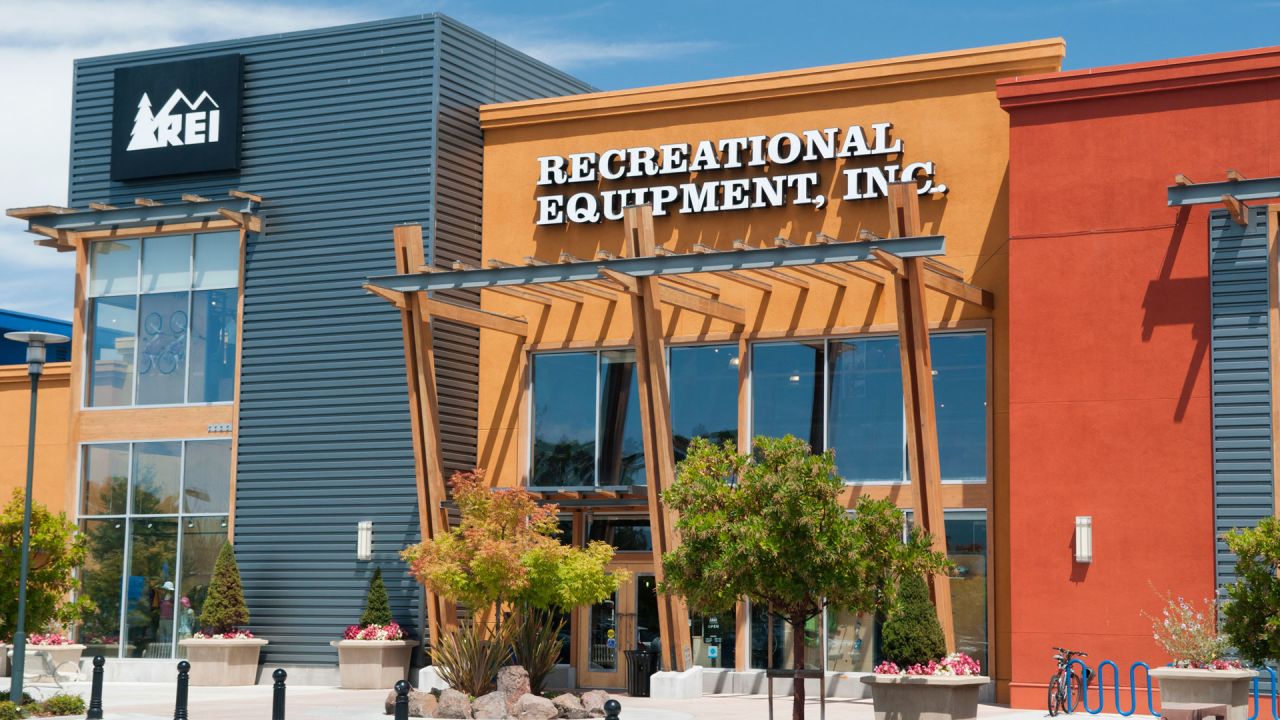 rei storefront exterior