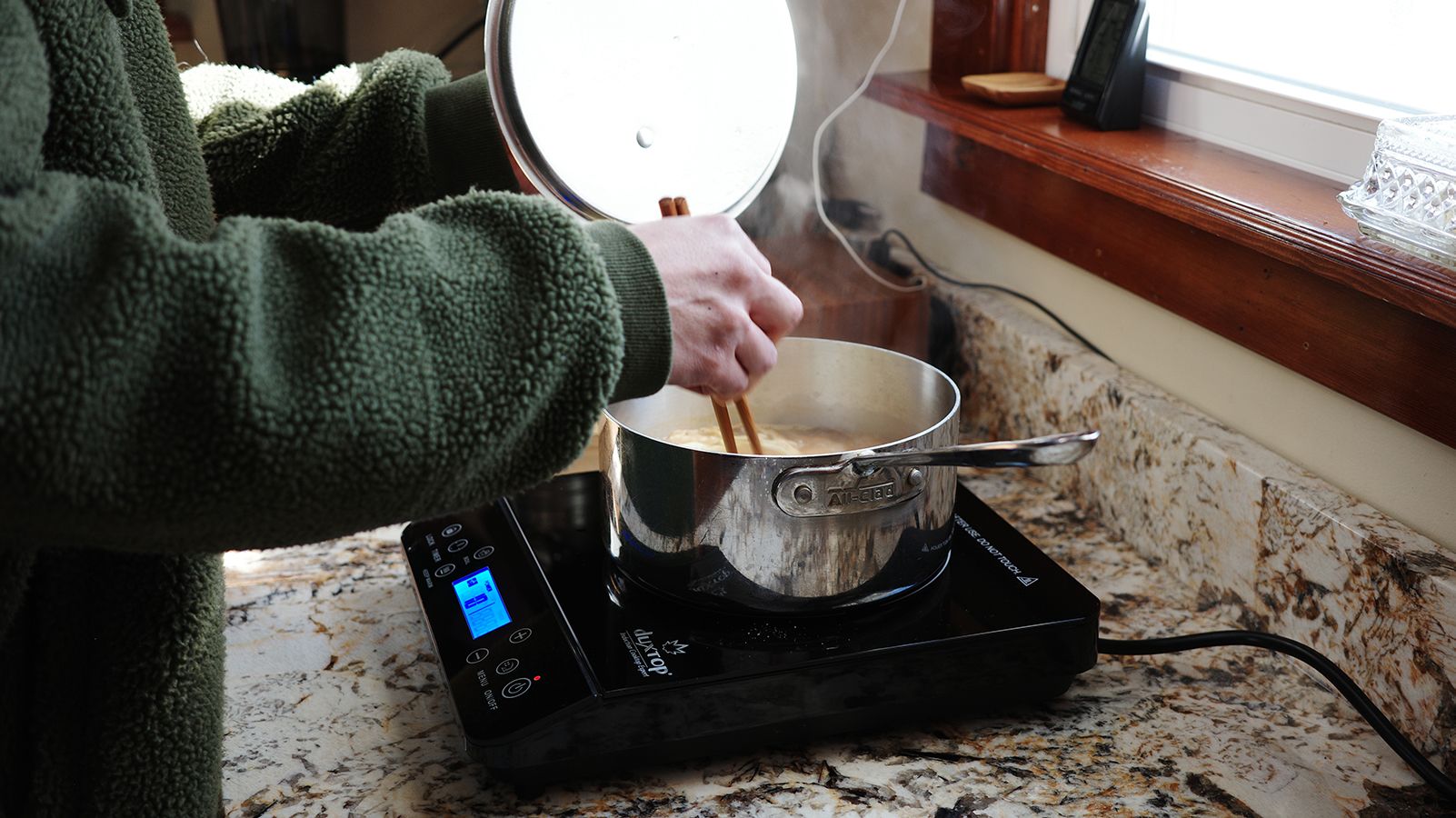 Portable Cooktop Induction Stove Hot Plate Induction Plate Electric Cooktop