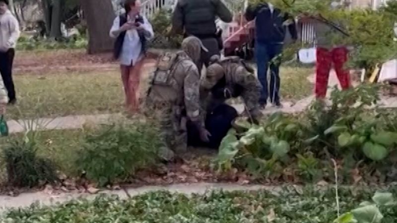 Border Patrol agents arrest undocumented immigrant and two US citizens