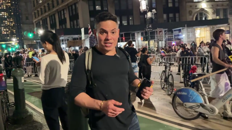 https://media.cnn.com/api/v1/images/stellar/prod/ice-protest-16-x-9-clean-thumbnail.png?c=16x9&q=w_800,c_fill