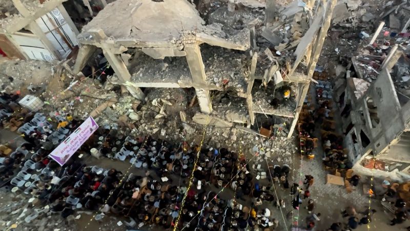 See nearly 5000 Gazans gather for Iftar amid the rubble