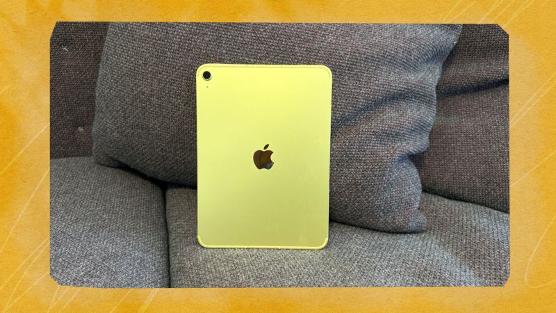 Apple iPad ゴールド The Apple iPad 11 is on sale for 20% off during Amazon Prime