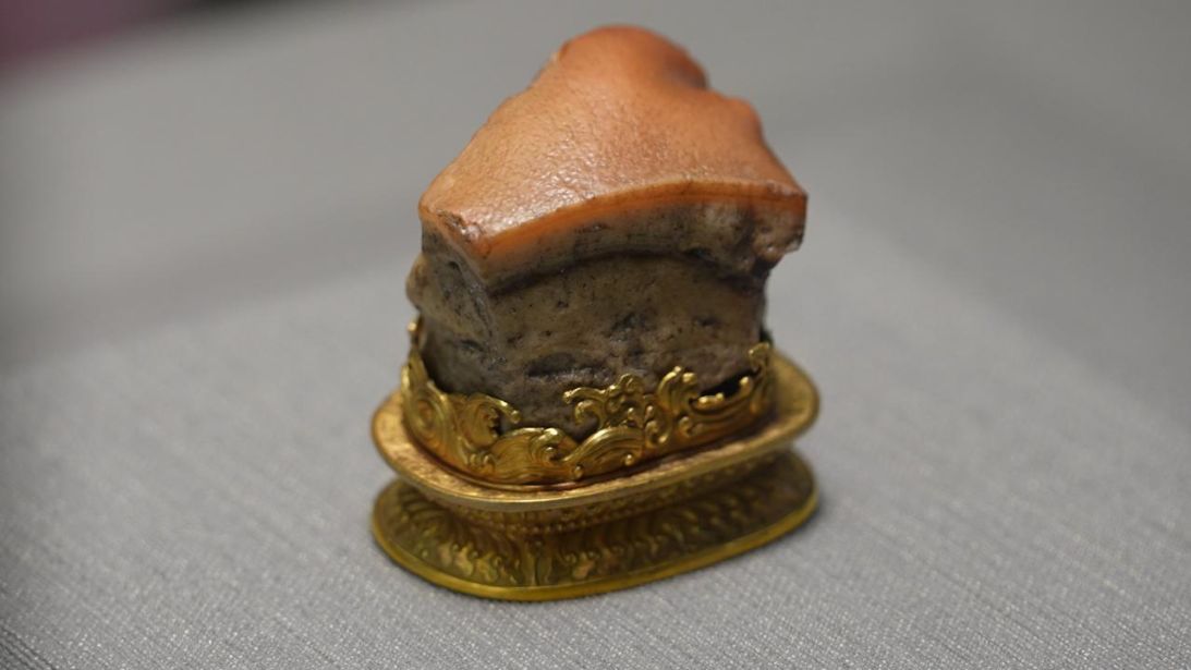 The Meat-Shaped Stone, part of a trio — along with the Jadeite Cabbage and Mao Kung Ting, a traditional Chinese cooking vessel — informally known as “pickled cabbage pork hotpot.”