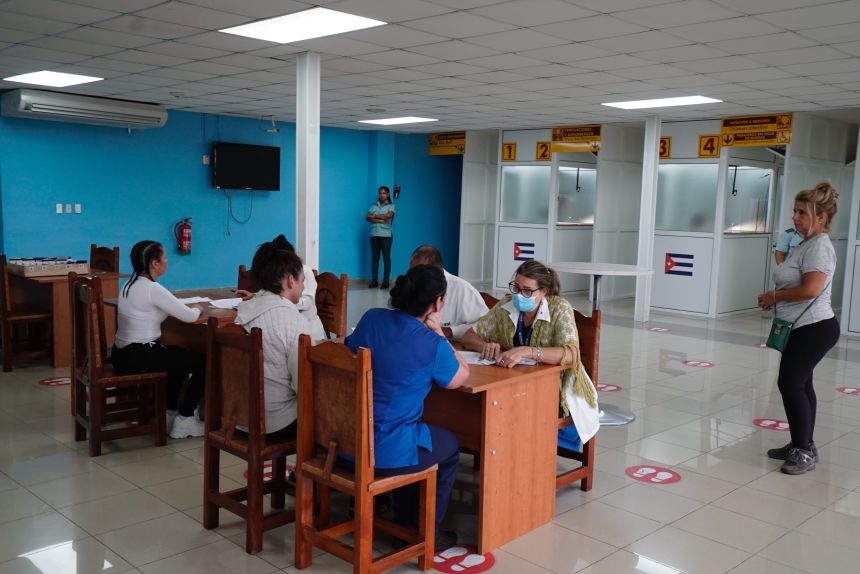 The Cubans who were deported from the United States have arrived at Jose Marti International Airport.