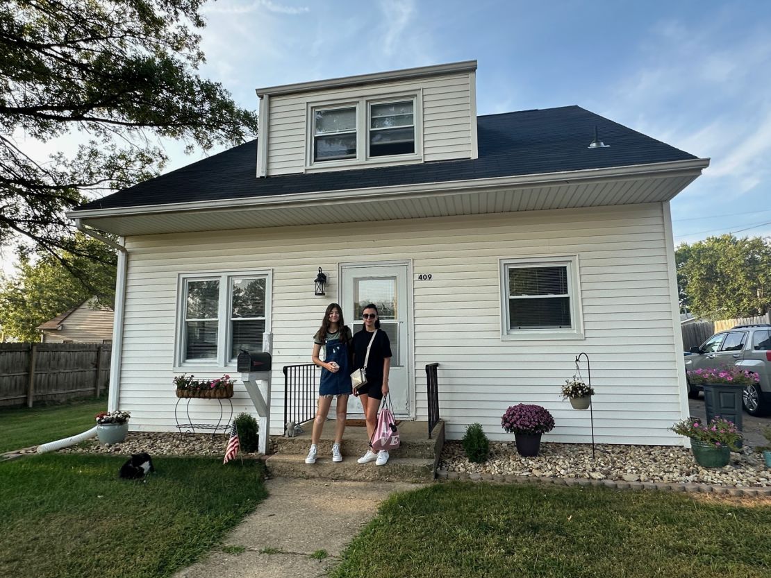 Liana Avetisian and her daughter in front of a transitional house in 2023.