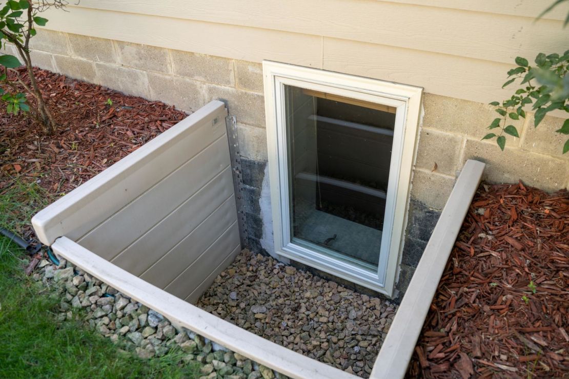 Egress window